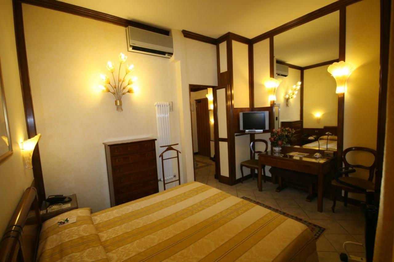 Hotel Italia City Center Mantova Exteriör bild