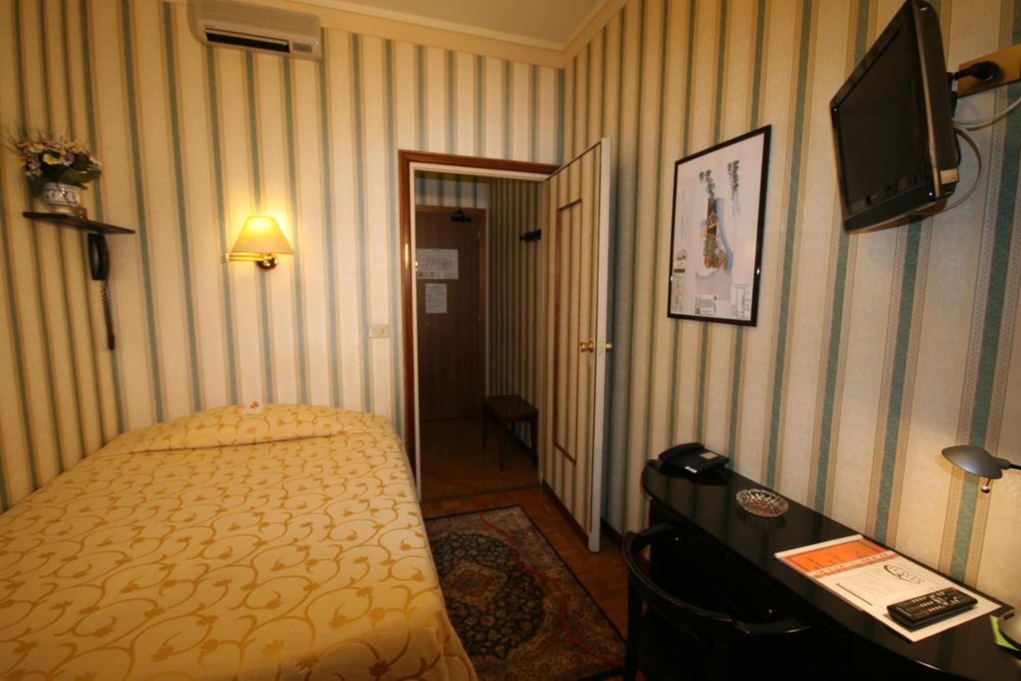 Hotel Italia City Center Mantova Exteriör bild